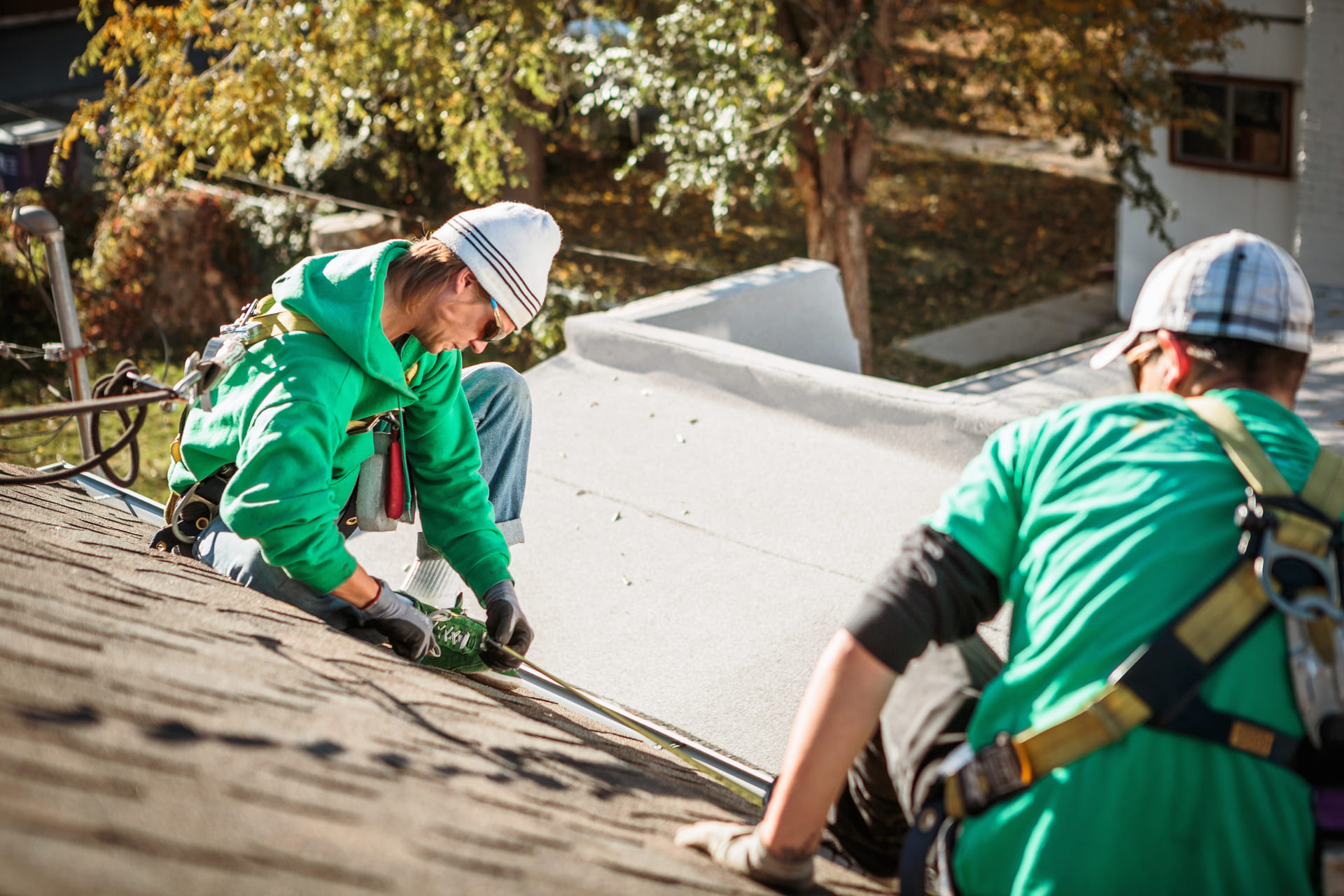 roofers-in-safety-gear-installing-solar-panels