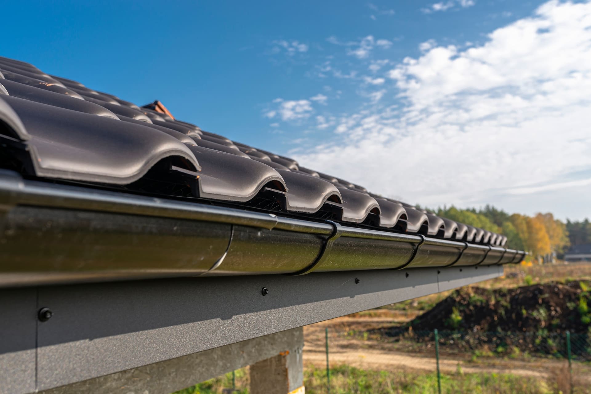 half-round-gutter-on-house